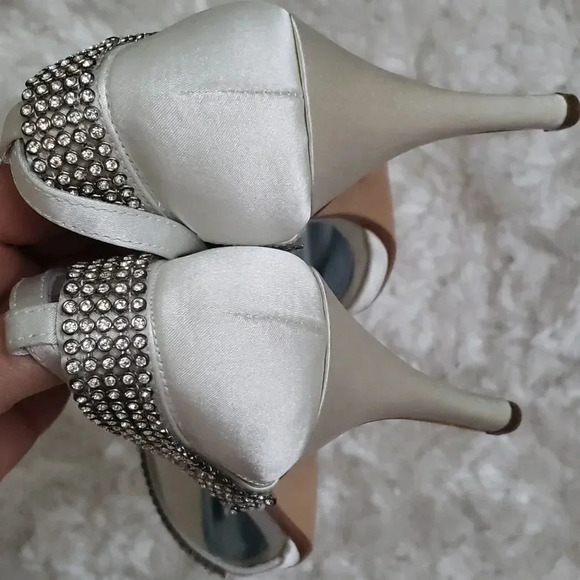 Michaelandelo. Fantastic. Beaded heels size 6 Brand new - Picture 2 of 5